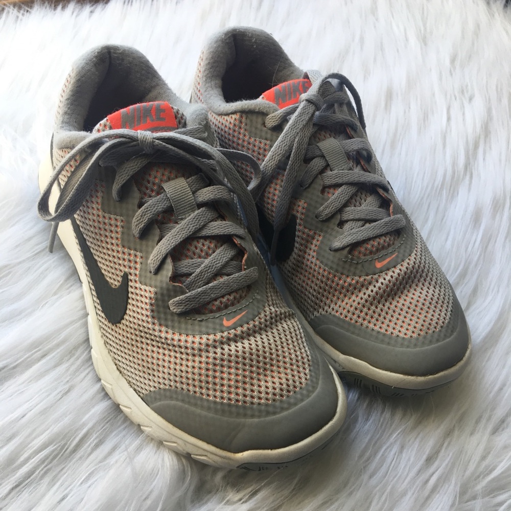 Girls Size 5.5 Nike Tennis Shoes Gray and Pink